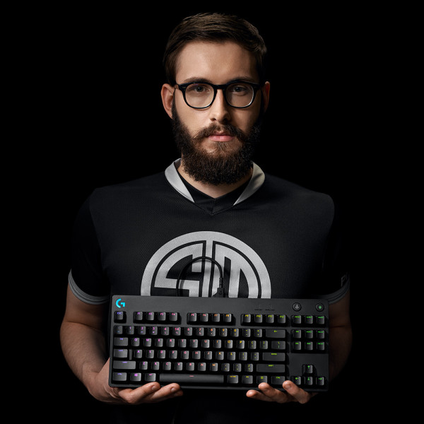 Logitech G Pro Tastatur USB QWERTZ Deutsch Schwarz